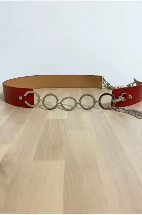 Ceinture rouge avec accessoire en cercles et en strass