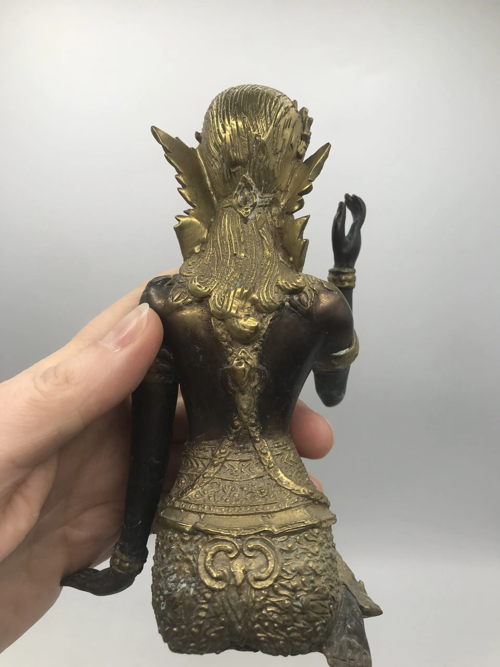 Sculpture bronze doré divinité - Ressourcerie Histoires Sans Fin