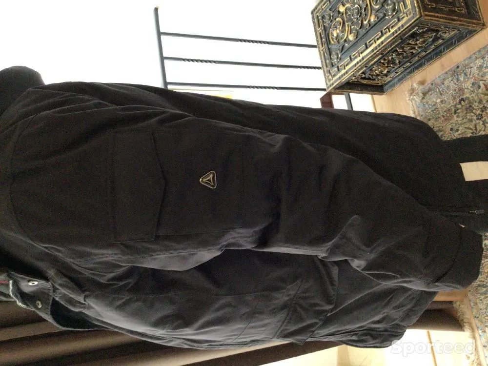 Veste de plein air  d'occasion Ajouté le : 07/12/2023